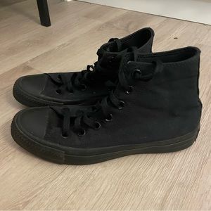 All black converse women’s 8